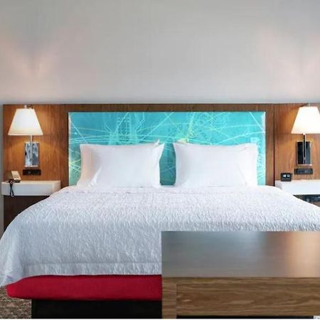 Hampton Inn Midland, On Екстериор снимка