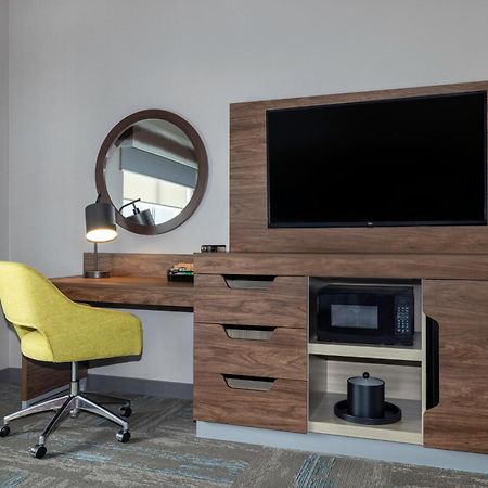 Hampton Inn Midland, On Екстериор снимка