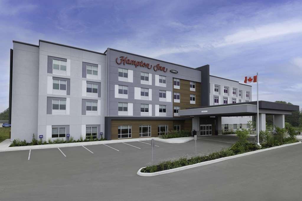 Hampton Inn Midland, On Екстериор снимка