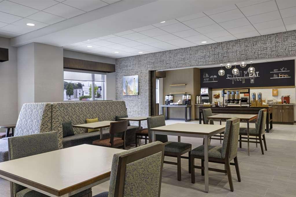 Hampton Inn Midland, On Ресторант снимка
