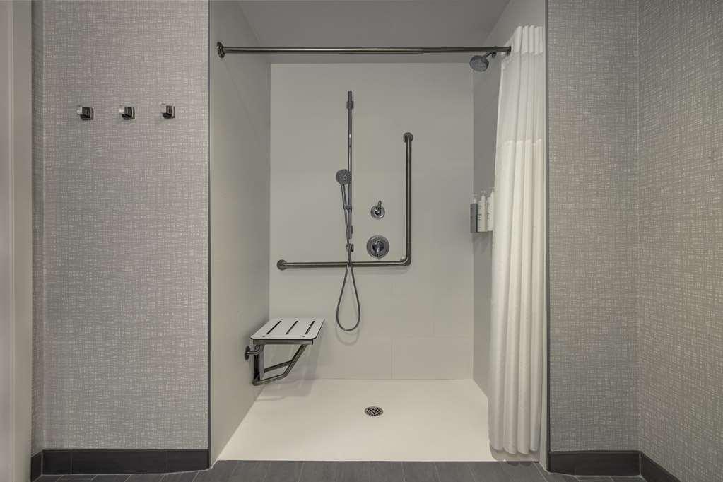 Hampton Inn Midland, On Стая снимка