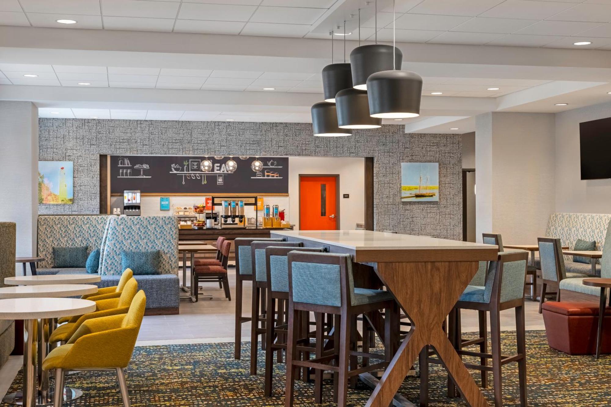 Hampton Inn Midland, On Екстериор снимка