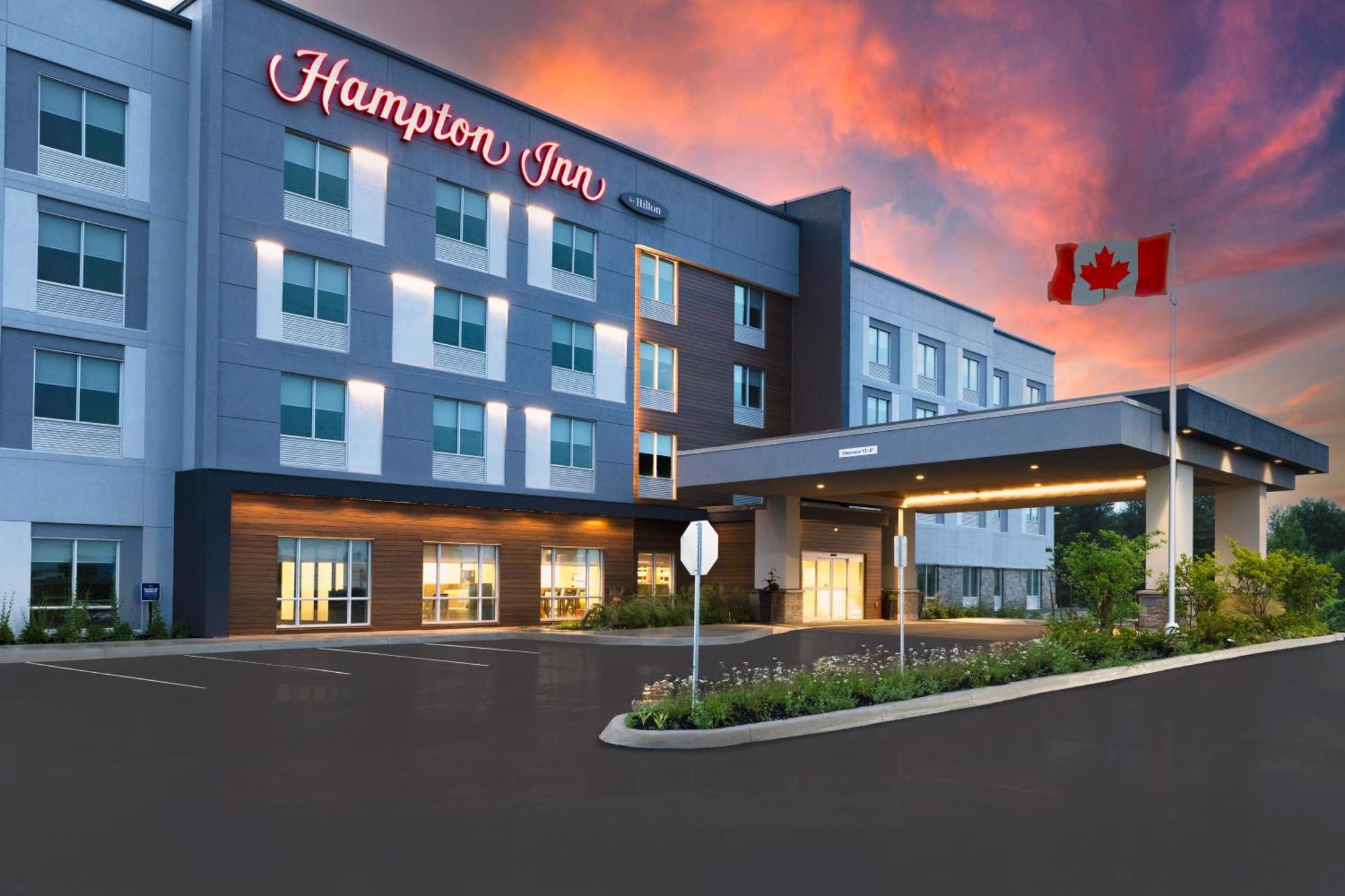 Hampton Inn Midland, On Екстериор снимка